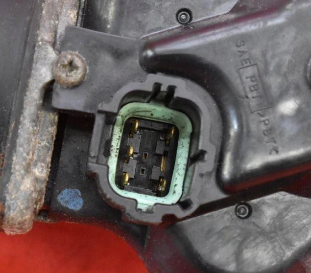 Nissan Primera P12 2001-2007 sedan 1.8 16v petrol MT 85 kW 2003  Mechanizmus stieračov predný 28810AU310