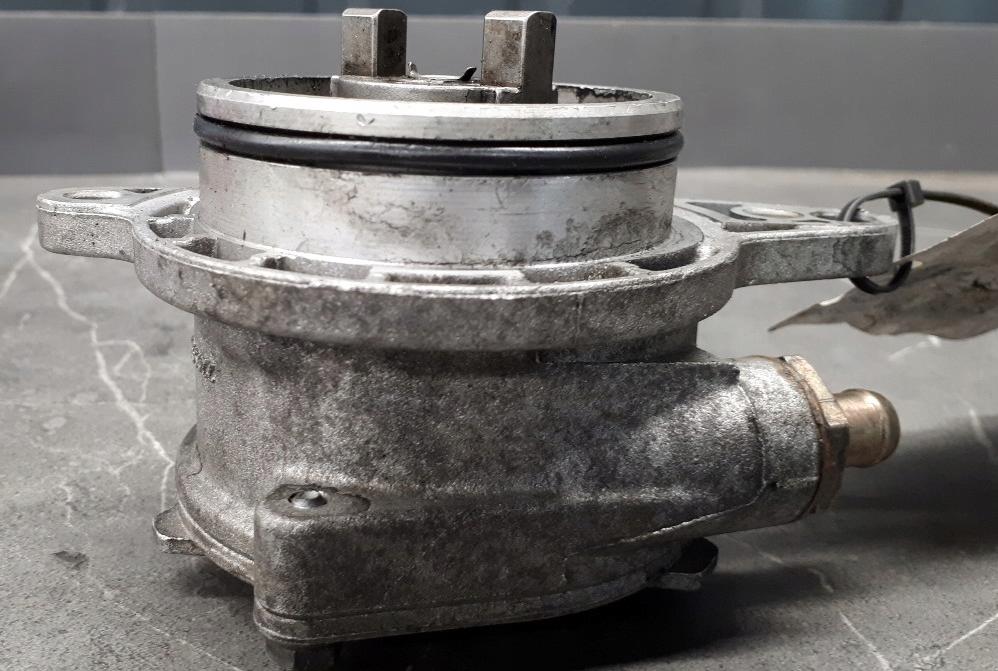 Opel Omega B 1994-2003 combi 2.5 DTI diesel 110 kW Vákuová pumpa 2249939