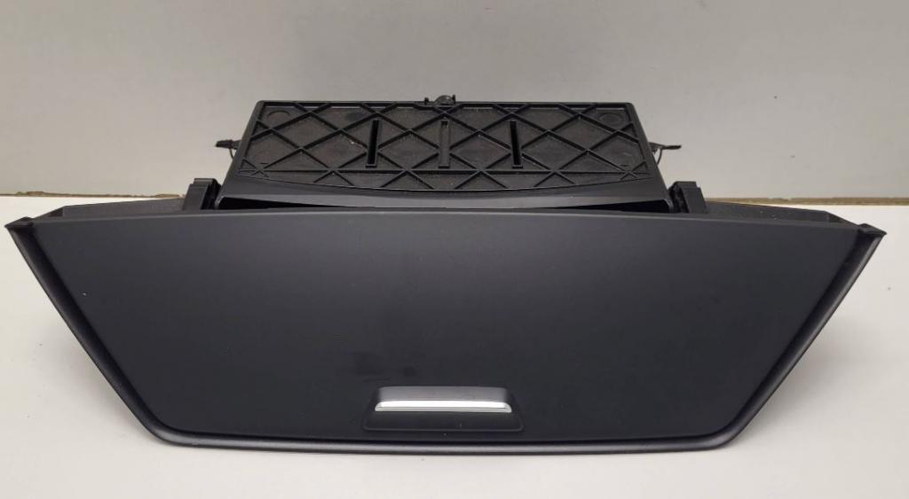 BMW X1 E84 2009-2015 hatchback 2.0 D diesel MT 100 kW 2011  Priehradka (kastlík) 2991263