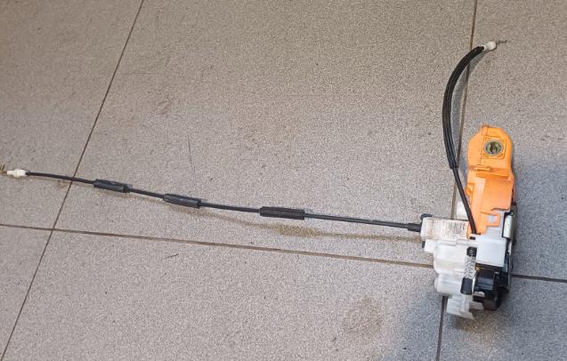 Ford Ka Mk2 2008-2016 hatchback Motorček zámku dverí predný ľavý 51794370