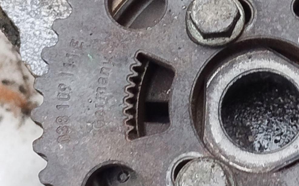 Volkswagen Golf V 2003-2009 hatchback 1.9 TDI diesel MT 77 kW 2006  Remenica 038109239D 038107111E