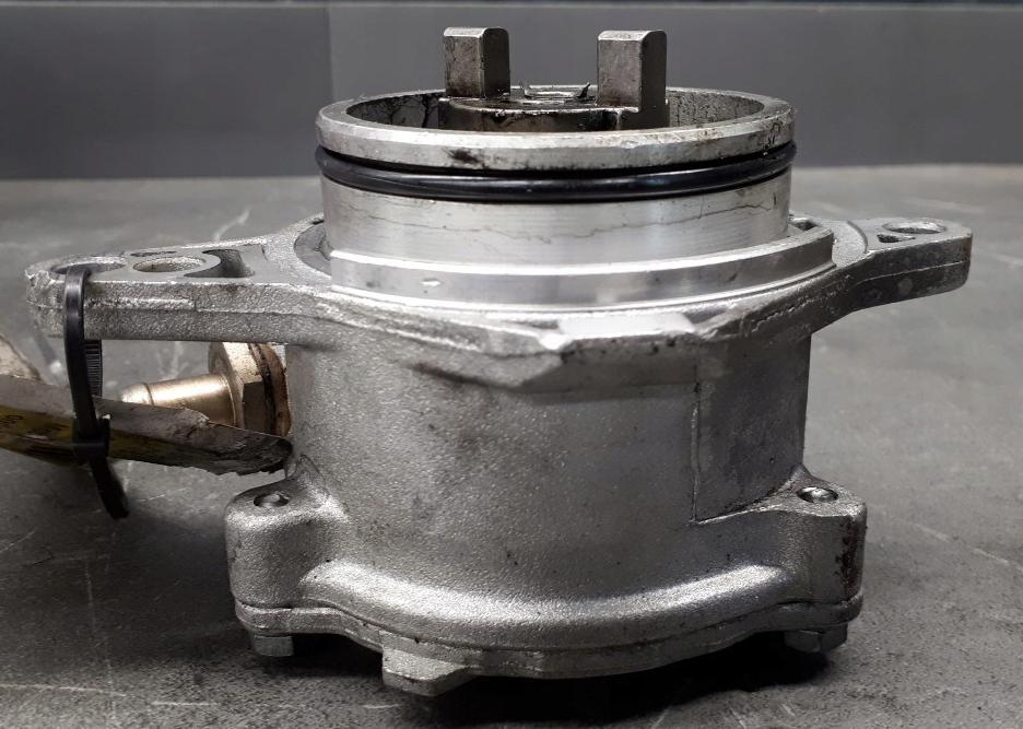 Opel Omega B 1994-2003 combi 2.5 DTI diesel 110 kW Vákuová pumpa 2249939