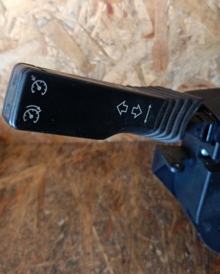 Opel Vectra C 2002-2008 hatchback 1.8 16v petrol MT 90 kW 2002  Prepínacie páčky pod volantom 13112784XR