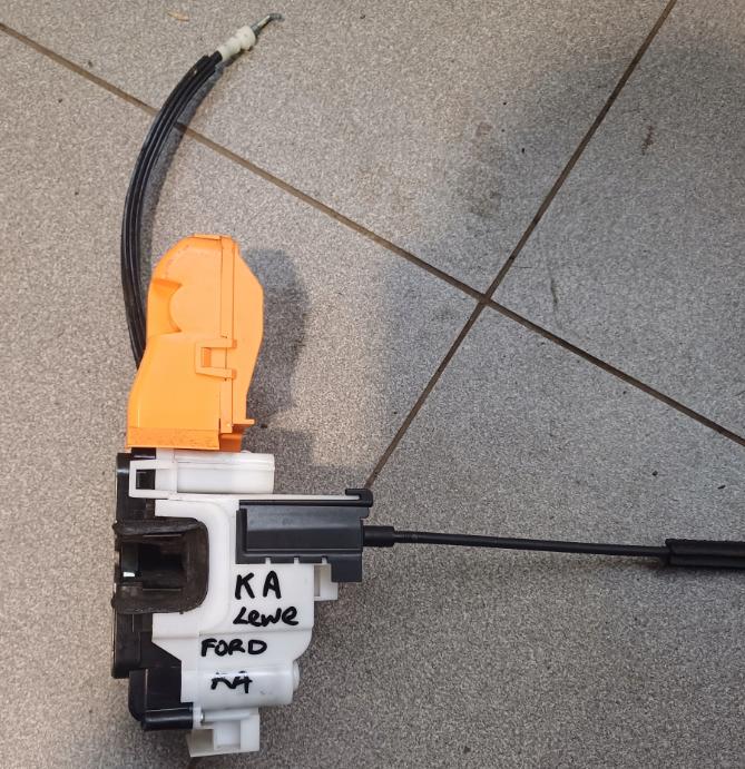 Ford Ka Mk2 2008-2016 hatchback Motorček zámku dverí predný ľavý 51794370