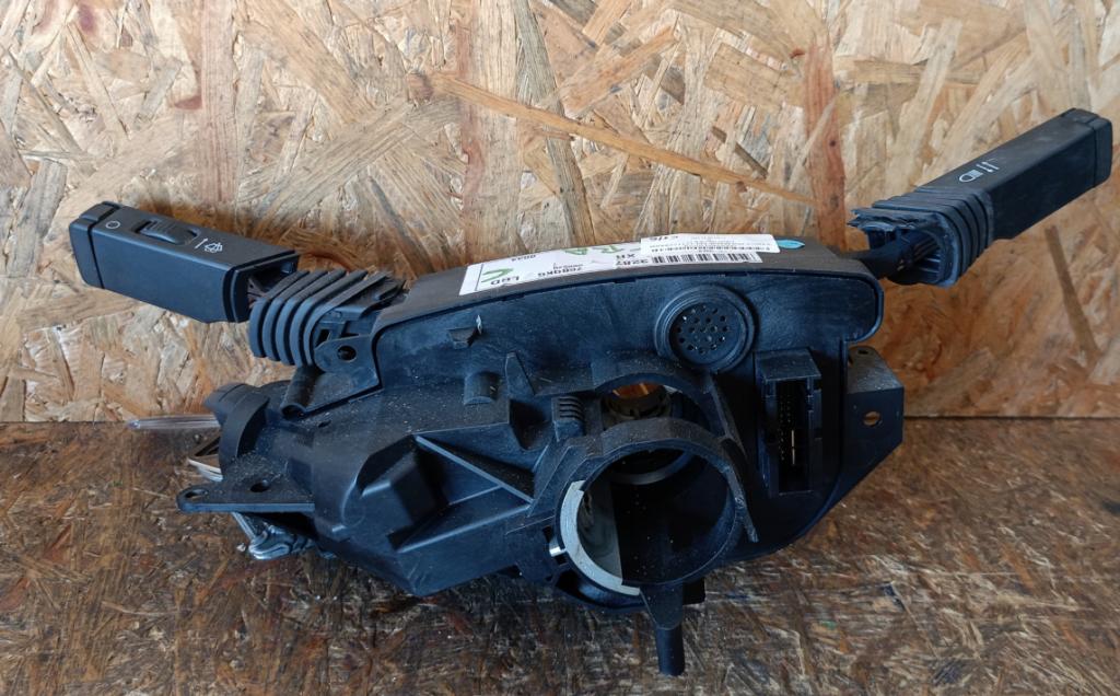 Opel Vectra C 2002-2008 hatchback 1.8 16v petrol MT 90 kW 2002  Prepínacie páčky pod volantom 13112784XR