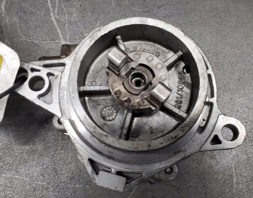 Opel Omega B 1994-2003 combi 2.5 DTI diesel 110 kW Vákuová pumpa 2249939