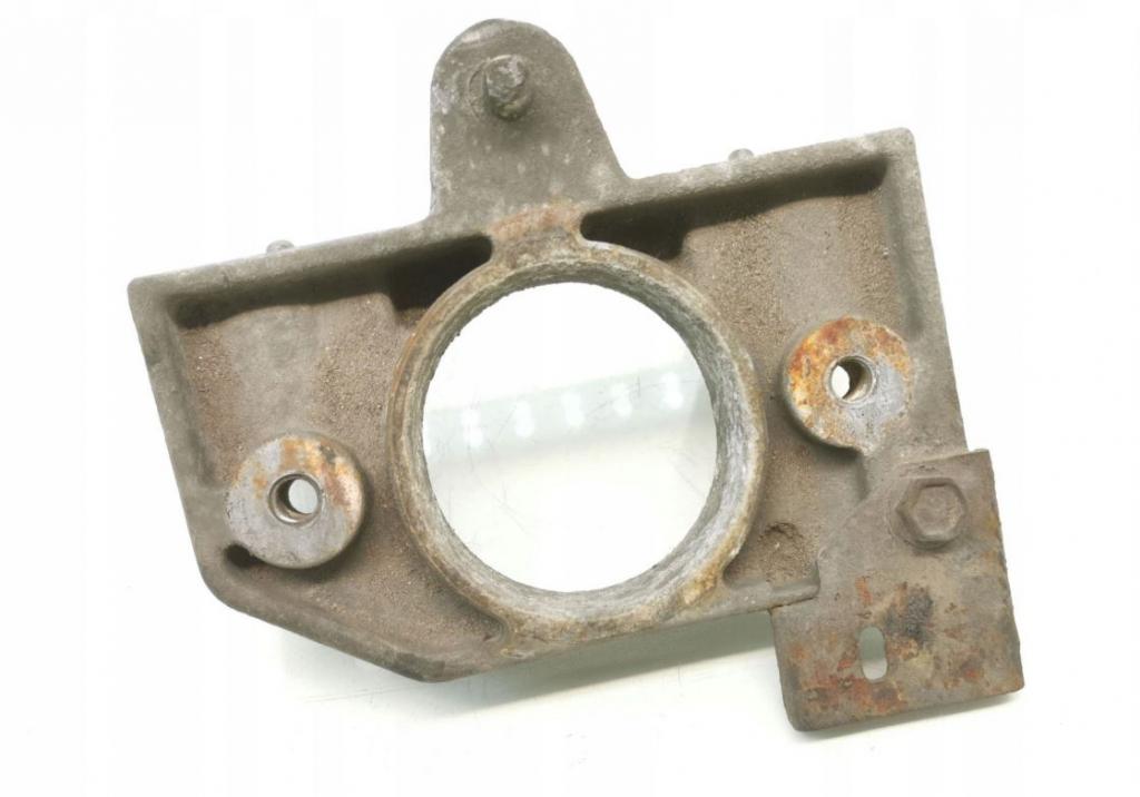 Opel Vivaro 2001-2014 1.9 DCI diesel 74 kW 2004  Držiak motora 8200003831J , 91165615