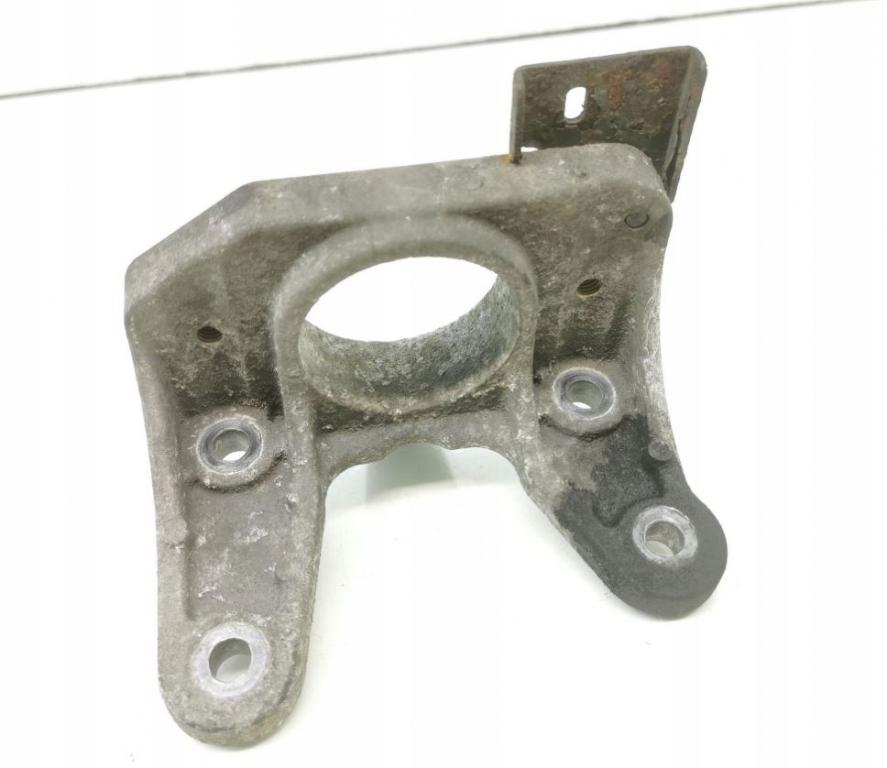 Opel Vivaro 2001-2014 1.9 DCI diesel 74 kW 2004  Držiak motora 8200003831J , 91165615