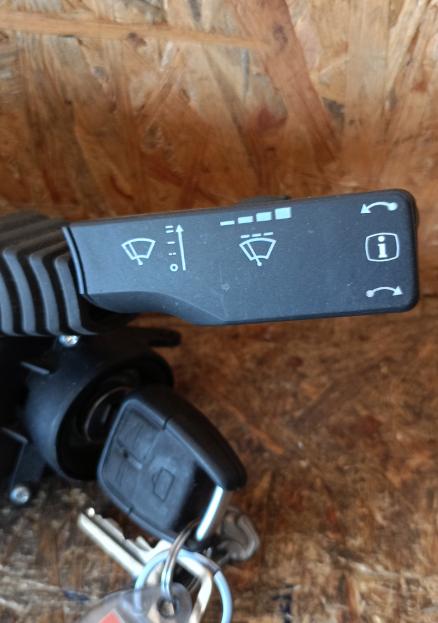 Opel Vectra C 2002-2008 hatchback 1.8 16v petrol MT 90 kW 2002  Prepínacie páčky pod volantom 13112784XR