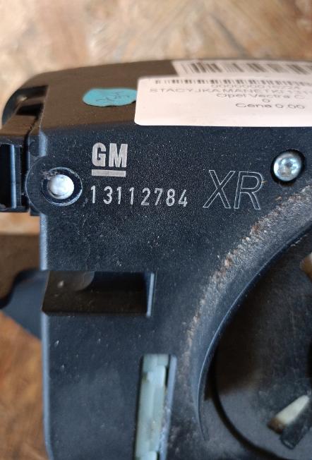 Opel Vectra C 2002-2008 hatchback 1.8 16v petrol MT 90 kW 2002  Prepínacie páčky pod volantom 13112784XR