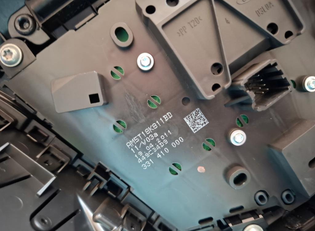 Ford Focus Mk3 2010-2018 sedan 1.6 TDCI diesel MT 70 kW 2011  Rádio BM5T-18C815-GF