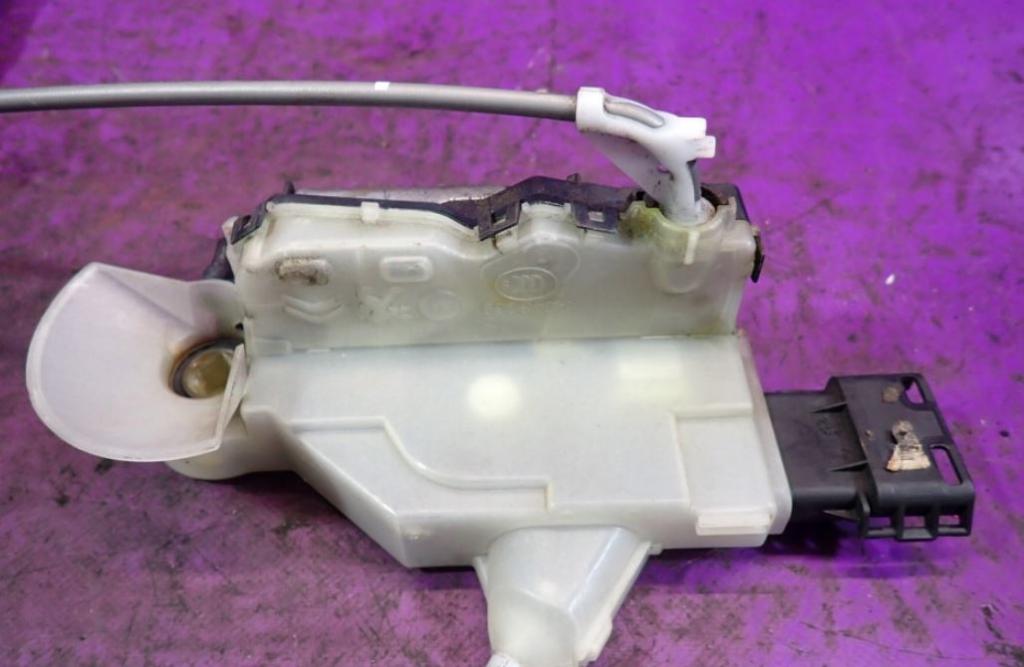 Citroen C-Elysee II 2012- sedan 1.6 16v petrol MT 85 kW 2017  Zámok dverí predný pravý 190273