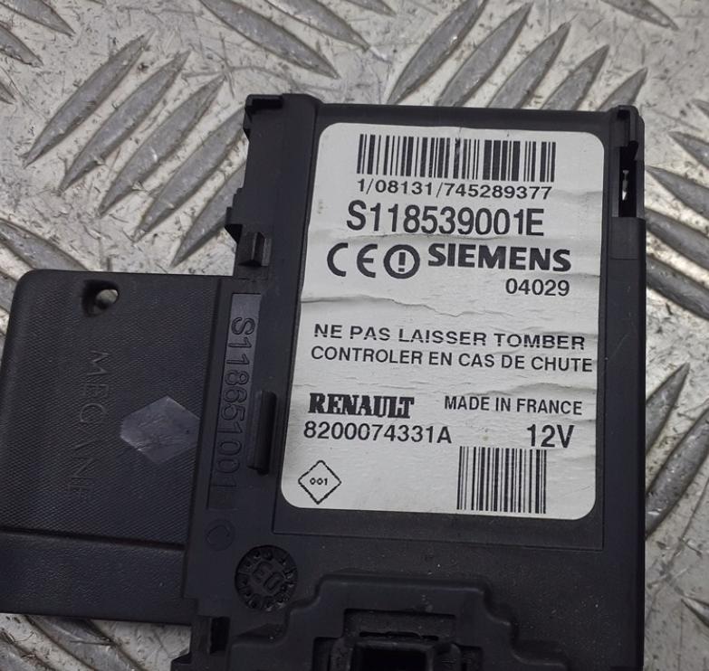 Renault Megane II 2003-2008 2.0 DCI diesel MT 110 kW 2006  Čítačka karty 8200074331A