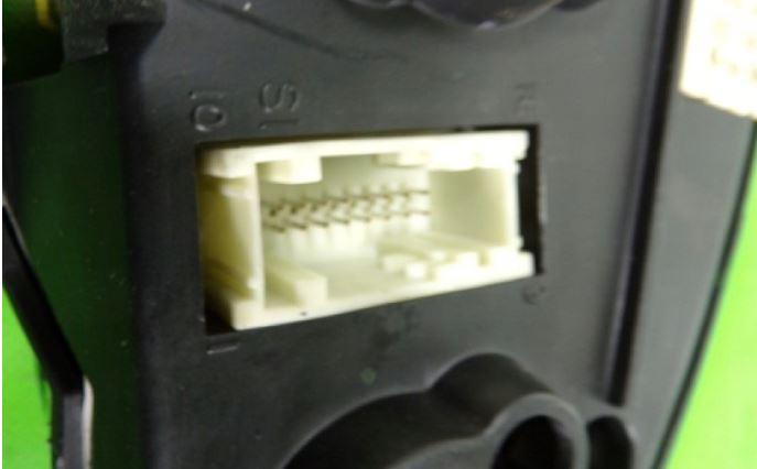 Rover 75 combi 2.0 CDT diesel MT 85 kW 2002  Prístrojová doska 110008878016