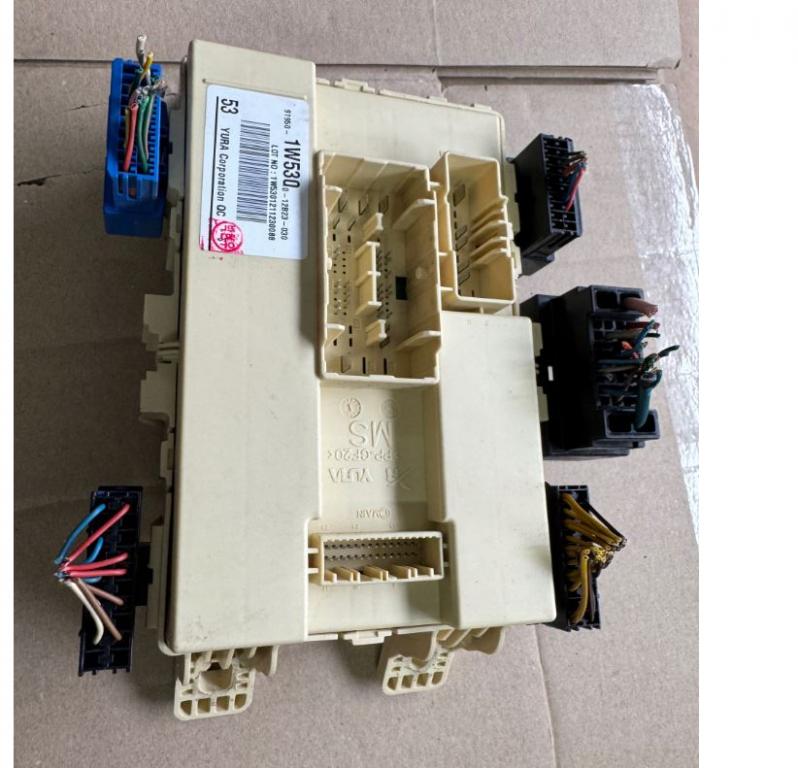 Kia Rio III 2011-2017 hatchback 1.1 CRDI diesel MT 55 kW 2011  Poistková skrinka 91950-1W530