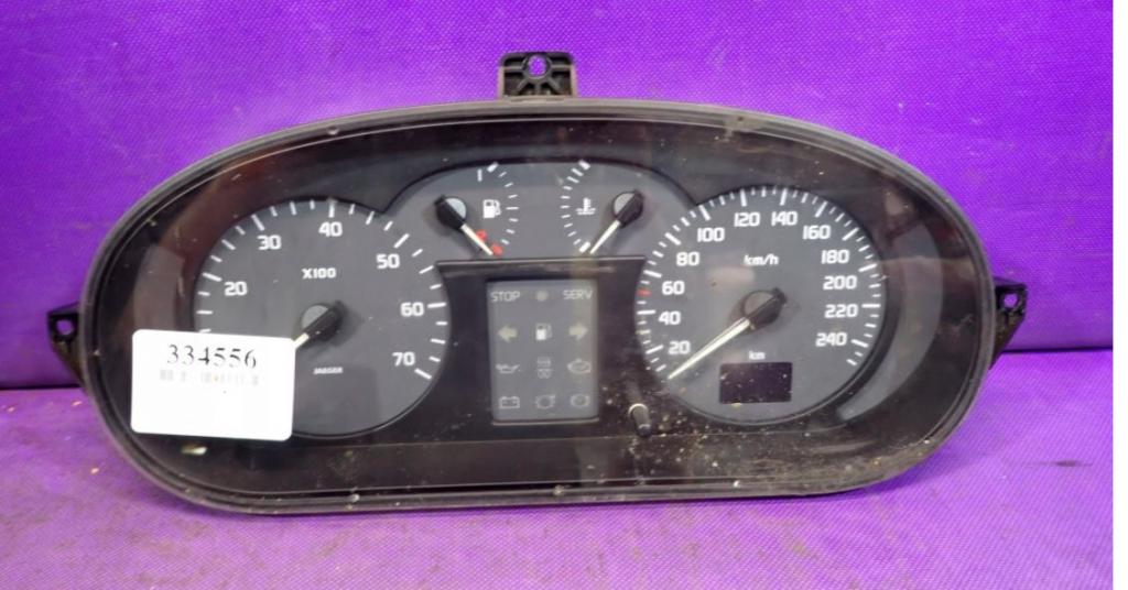 Renault Megane I 1995-2003 hatchback 1.6 16v petrol MT 79 kW 2002  Prístrojová doska 7700427900C