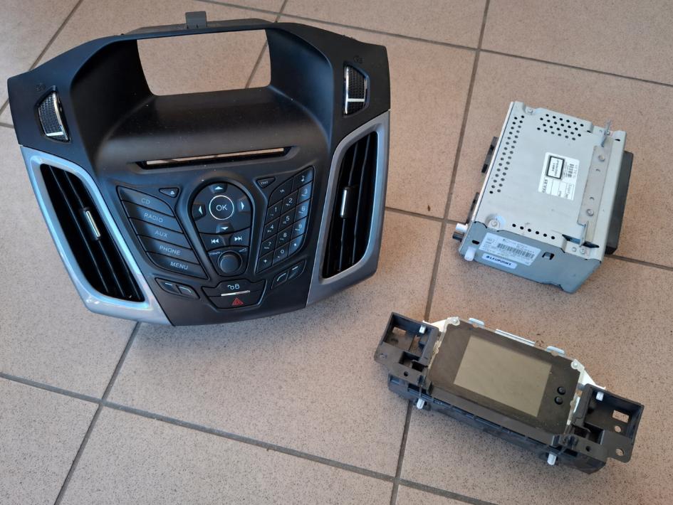 Ford Focus Mk3 2010-2018 sedan 1.6 TDCI diesel MT 70 kW 2011  Rádio BM5T-18C815-GF