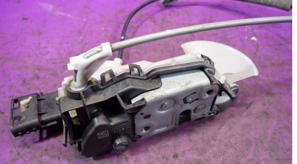 Citroen C-Elysee II 2012- sedan 1.6 16v petrol MT 85 kW 2017  Zámok dverí predný pravý 190273