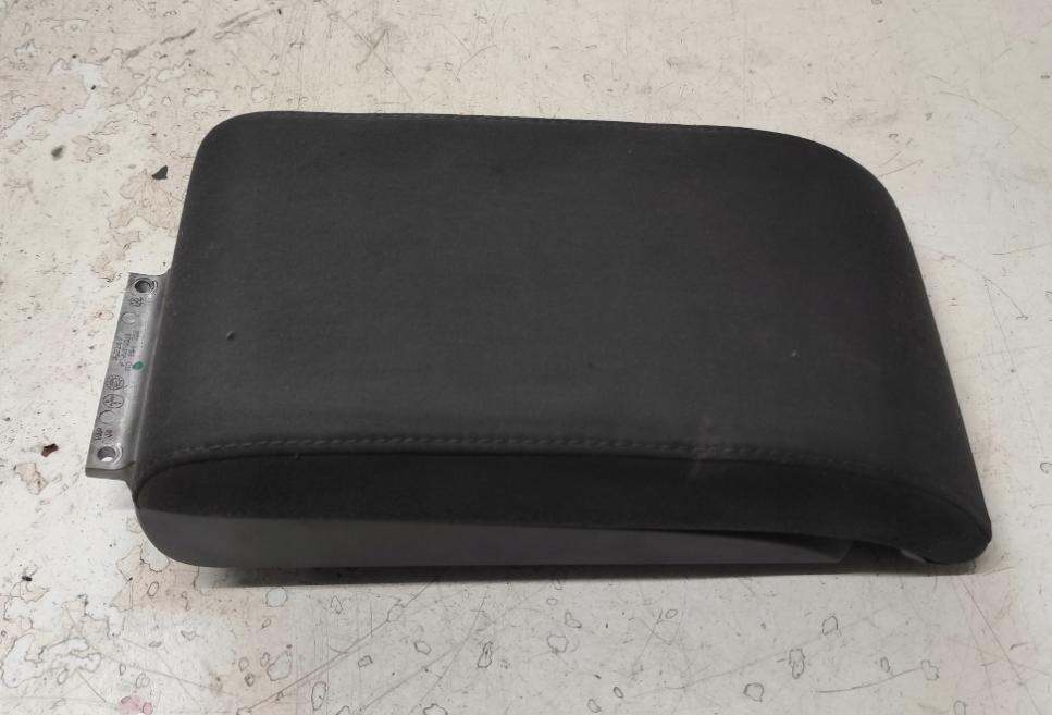 Volkswagen Touran I 2003-2015 hatchback 1.4 TSI petrol MT 103 kW 2013  Lakťová opierka 1T0864208