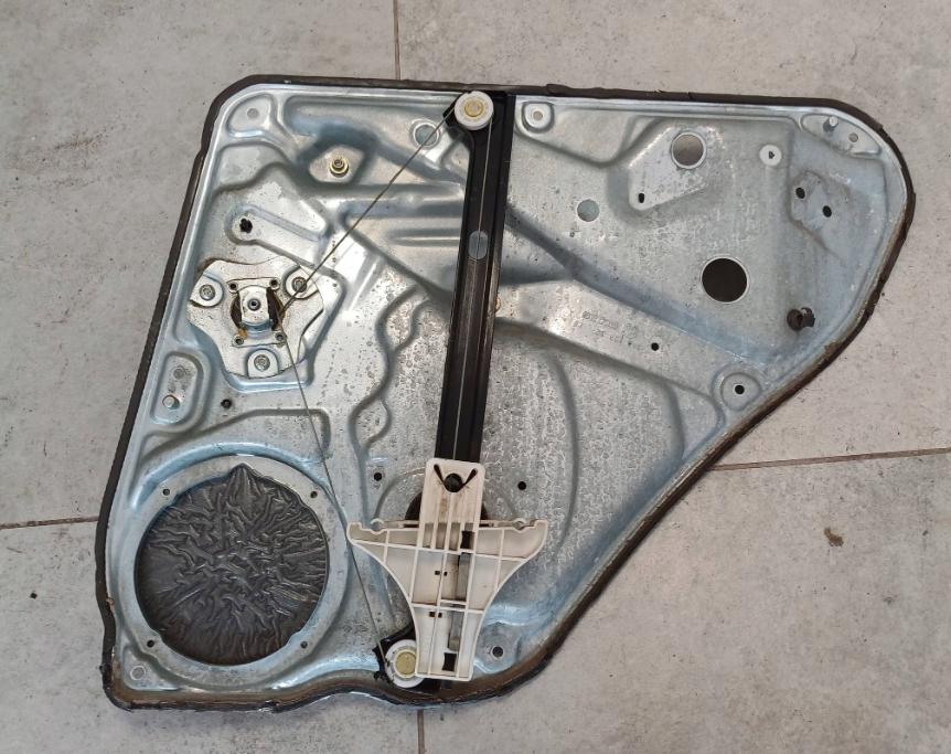 Volkswagen Passat B5 1995-2005 combi 1.6 petrol MT 74 kW 1998  Mechanizmus sťahovania okna zadný ľavý 3B9839751BA