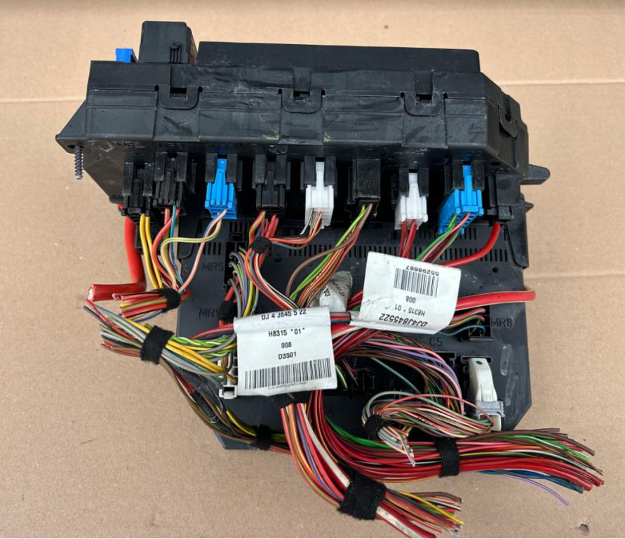 Mercedes S W221 2005-2013 Poistková skrinka A2215404650 A2215401101