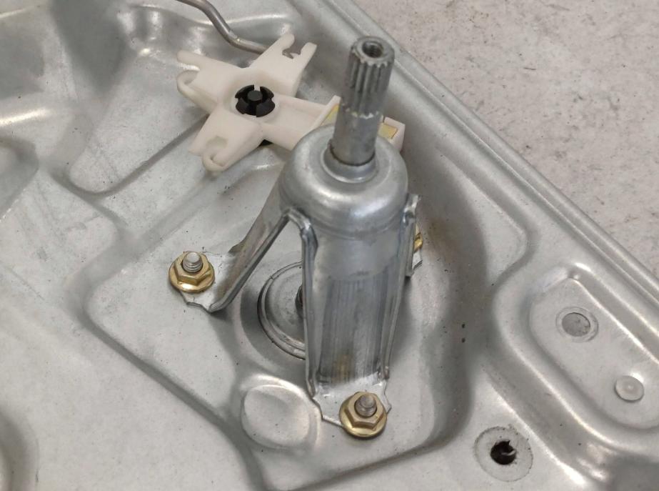 Volkswagen Passat B5 1995-2005 combi 1.6 petrol MT 74 kW 1998  Mechanizmus sťahovania okna zadný ľavý 3B9839751BA