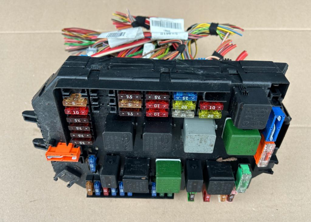Mercedes S W221 2005-2013 Poistková skrinka A2215404650 A2215401101