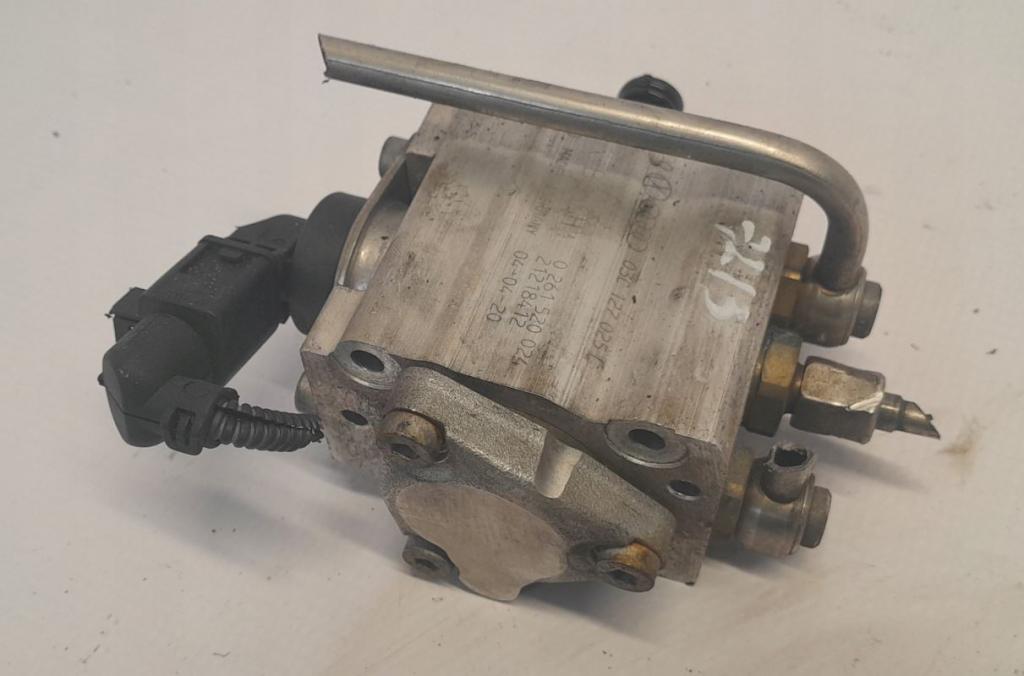 Volkswagen Golf V 2003-2009 hatchback 1.6 FSI petrol MT 85 kW 2005  Palivové čerpadlo 03C127025L