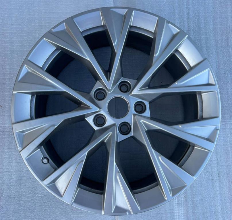 Skoda Superb IV 2023- sedan   Hliníkový disk 3P0601025E 18R 8J ET44 5x112