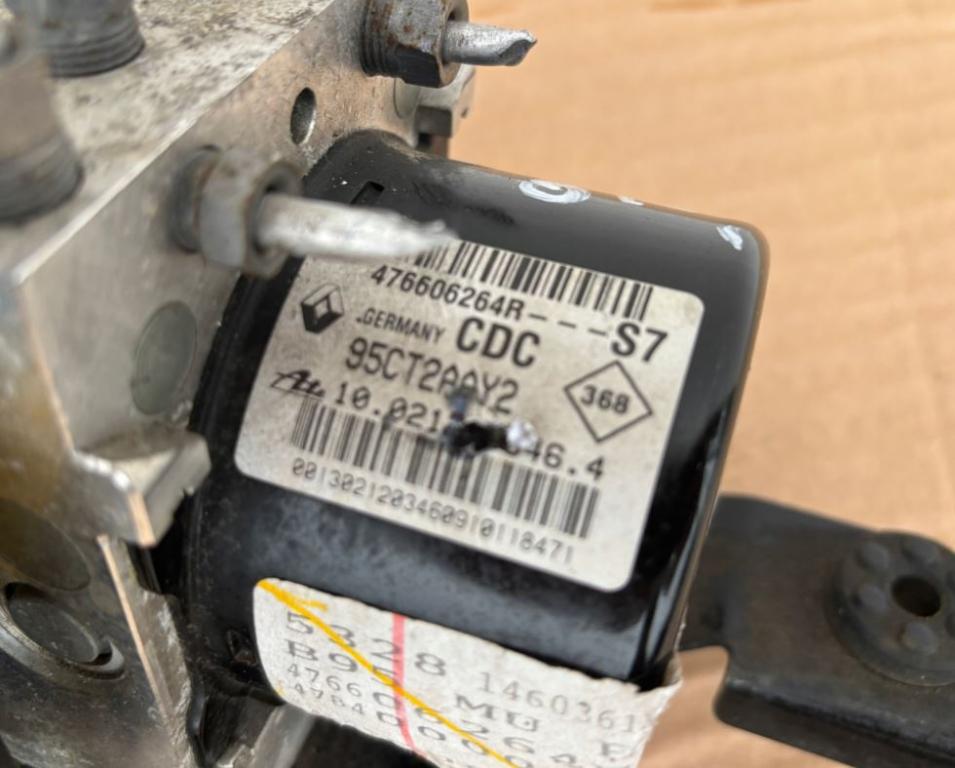 Renault Megane III 2008-2016 hatchback 1.5 DCI diesel MT 78 kW 2010  Pumpa ABS 476606264R