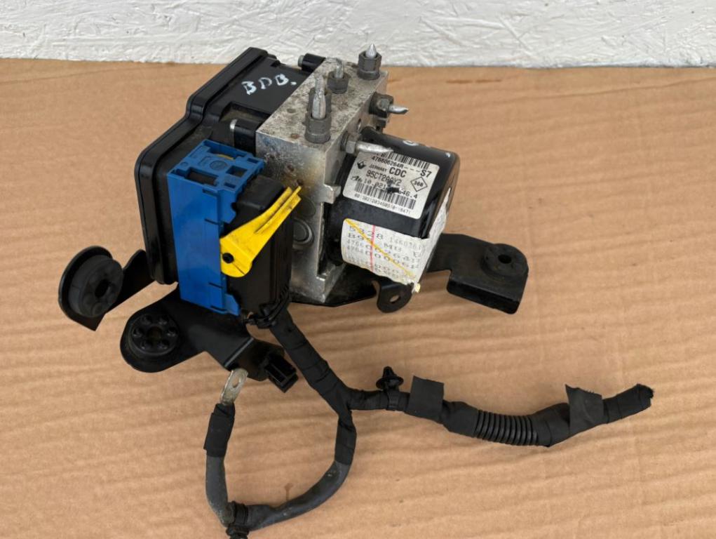 Renault Megane III 2008-2016 hatchback 1.5 DCI diesel MT 78 kW 2010  Pumpa ABS 476606264R