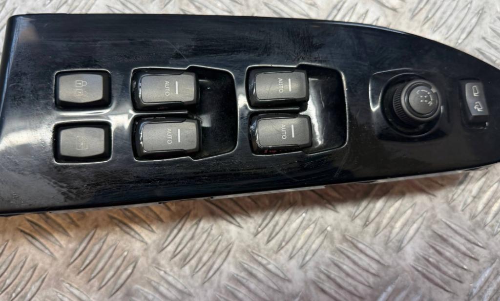 SsangYong Rexton II 2017- suv   Prepínač ovládania okna predný ľavý 72224-36030