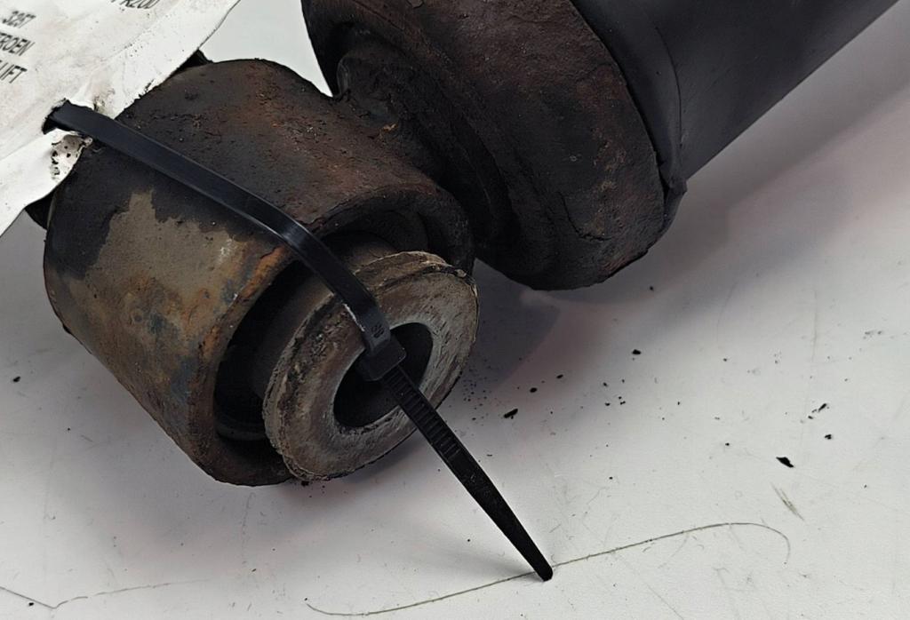 Citroen C5 II 2008-2017 sedan 2.0 HDI diesel 2011 Tlmič predný pravý 9674996780