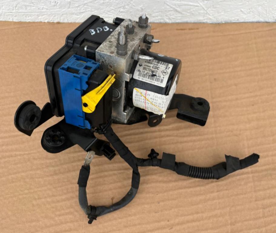 Renault Megane III 2008-2016 hatchback 1.5 DCI diesel MT 78 kW 2010  Pumpa ABS 476606264R