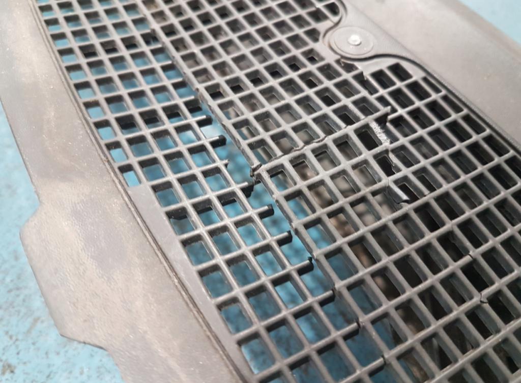 Renault Fluence sedan 1.5 DCI diesel MT 63 kW 2010  Torpédo (plast pod čelným sklom) 668110020R