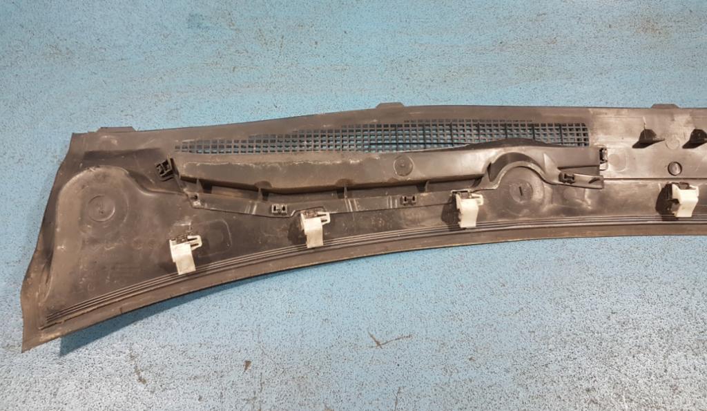 Renault Fluence sedan 1.5 DCI diesel MT 63 kW 2010  Torpédo (plast pod čelným sklom) 668110020R