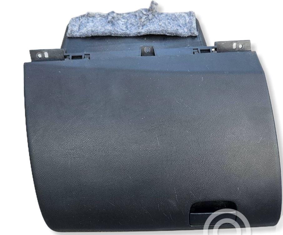 Kia Soul I 2008-2013 hatchback 1.6 16v petrol 93 kW 2009  Priehradka (kastlík) X2K845-31000