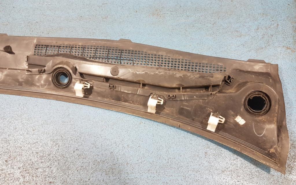 Renault Fluence sedan 1.5 DCI diesel MT 63 kW 2010  Torpédo (plast pod čelným sklom) 668110020R