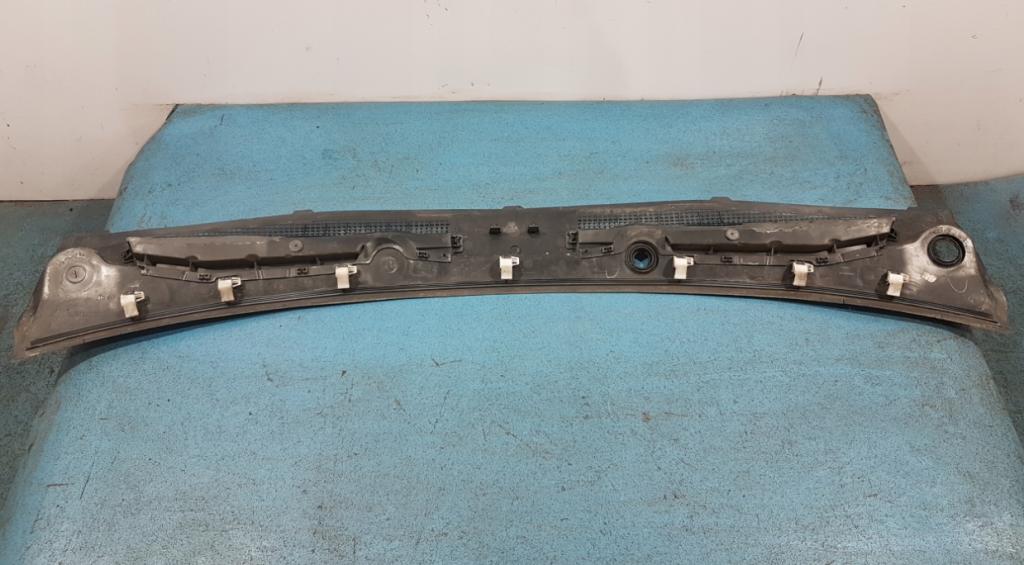 Renault Fluence sedan 1.5 DCI diesel MT 63 kW 2010  Torpédo (plast pod čelným sklom) 668110020R