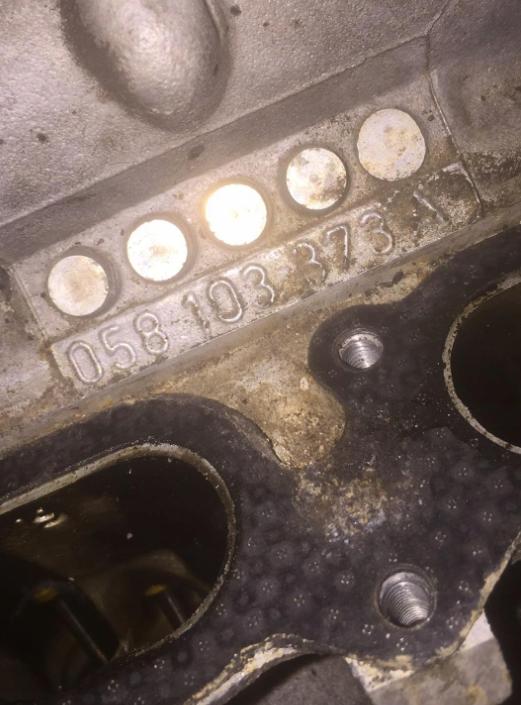 Volkswagen Passat B5 1995-2005 sedan 1.8 T petrol MT 2000 Hlava valcov 058103373A AEB