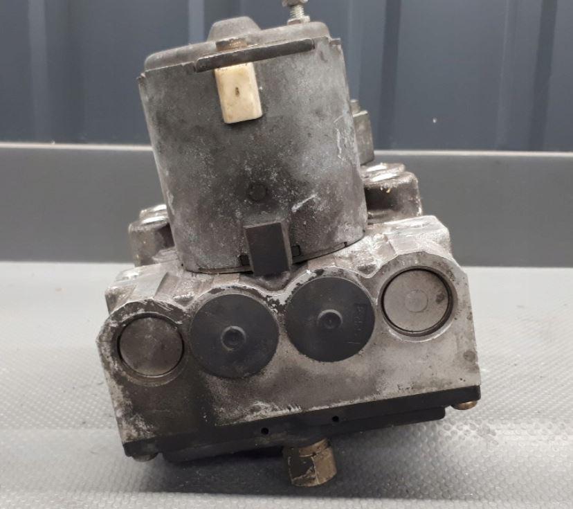 BMW 5 E39 1996-2003 sedan 2.0 petrol MT 110 kW 1998  Pumpa ABS 0265217000