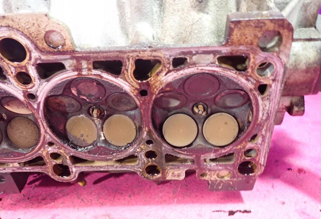 Volkswagen Passat B5 1995-2005 sedan 1.8 T petrol MT 2000 Hlava valcov 058103373A AEB