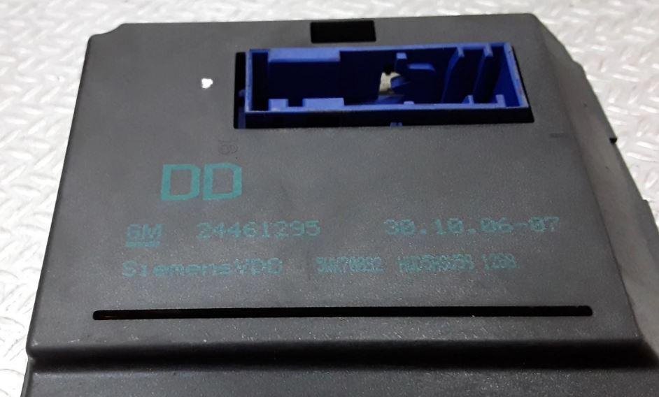 Opel Signum hatchback 1.9 CDTI diesel 110 kW 2004  Rádio 24461295 13233929