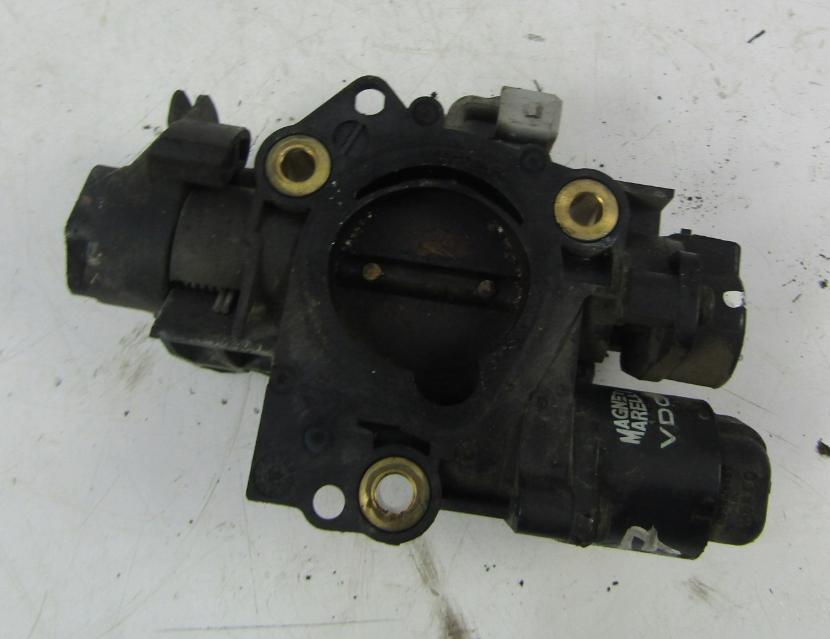 Peugeot 206 hatchback 1.1 petrol MT 44 kW 2000  Škrtiaca klapka 72788030A3