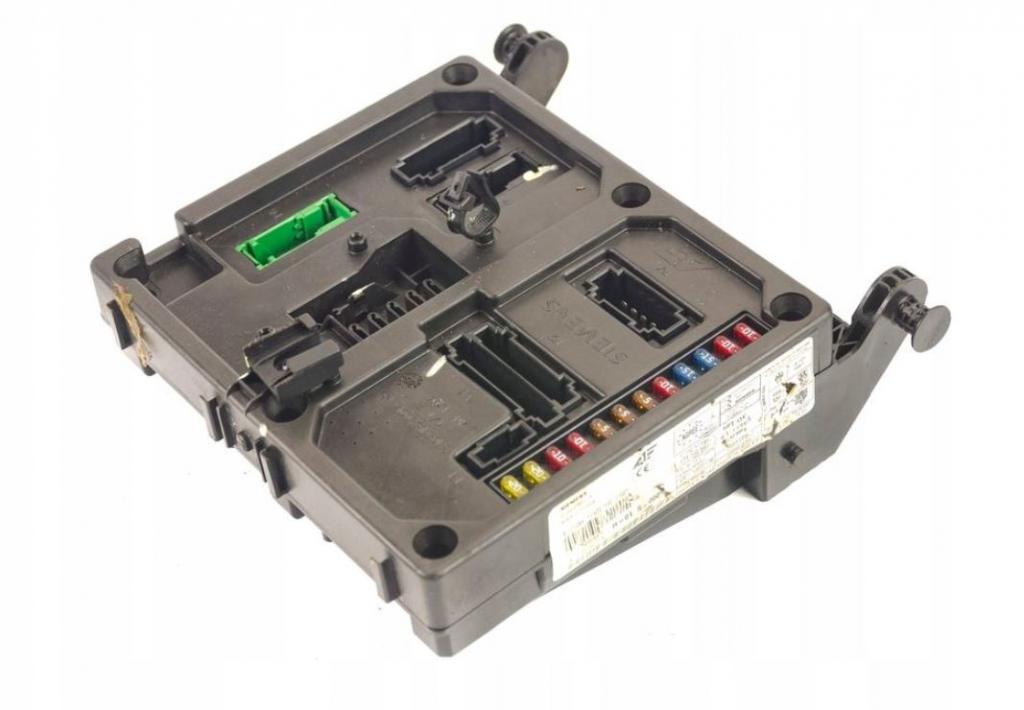 Seat Alhambra I 1996-2010 hatchback 1.9 TDI diesel 85 kW 2002  Poistková skrinka 7M3962258AD