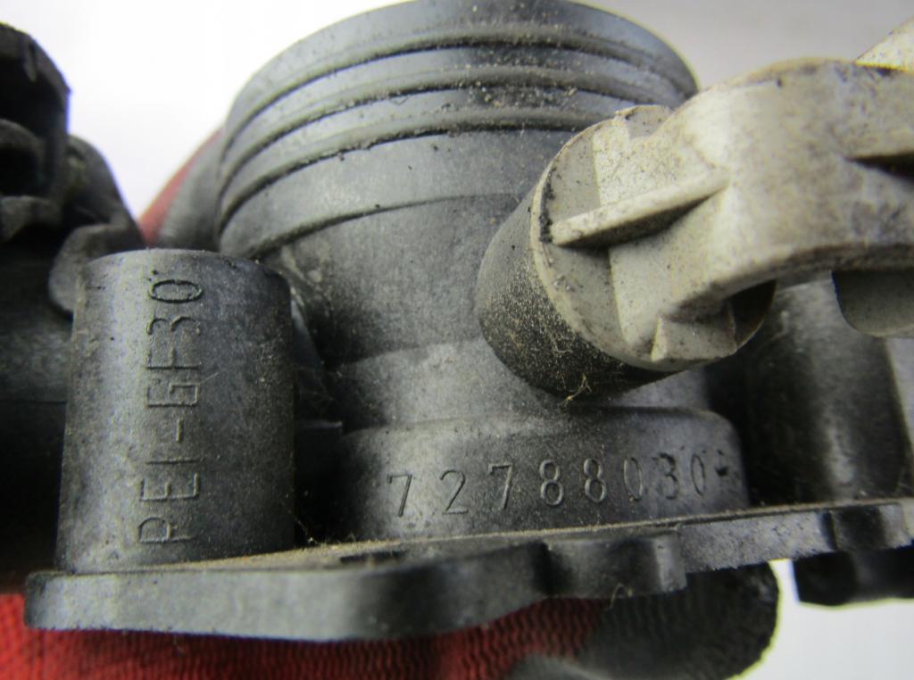 Peugeot 206 hatchback 1.1 petrol MT 44 kW 2000  Škrtiaca klapka 72788030A3