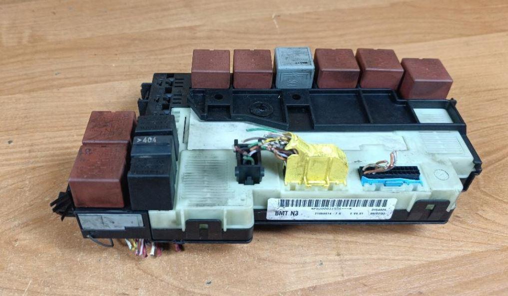 Renault Clio II 1998-2012 hatchback 1.6 16v petrol 74 kW 2003  Poistková skrinka 8200031556