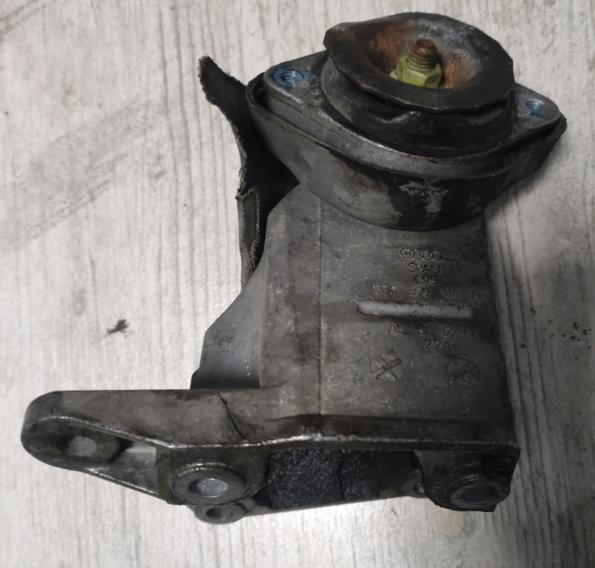 Volkswagen Passat B5 1995-2005 combi 1.9 TDI diesel MT 96 kW 2001 Držiak prevodovky 8D0399114AH