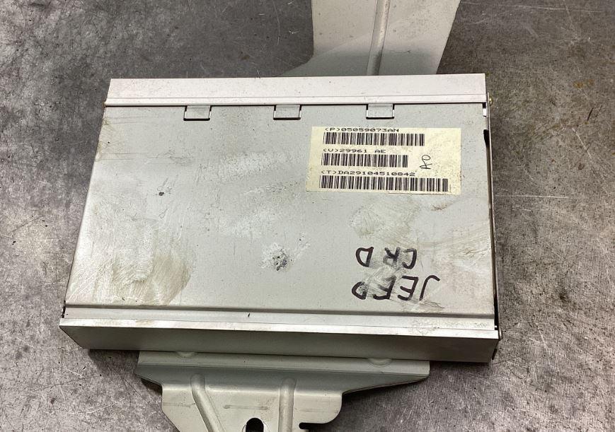 Jeep Grand cherokee WK 2004-2010 suv 4.7 petrol 170 kW 2004  Zosilňovač 05059073AN 29961AE DA29104510842