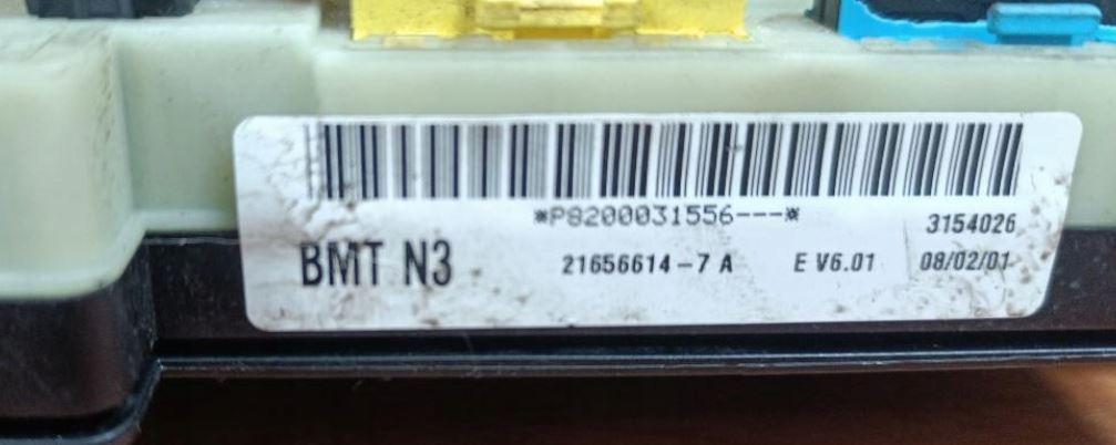 Renault Clio II 1998-2012 hatchback 1.6 16v petrol 74 kW 2003  Poistková skrinka 8200031556